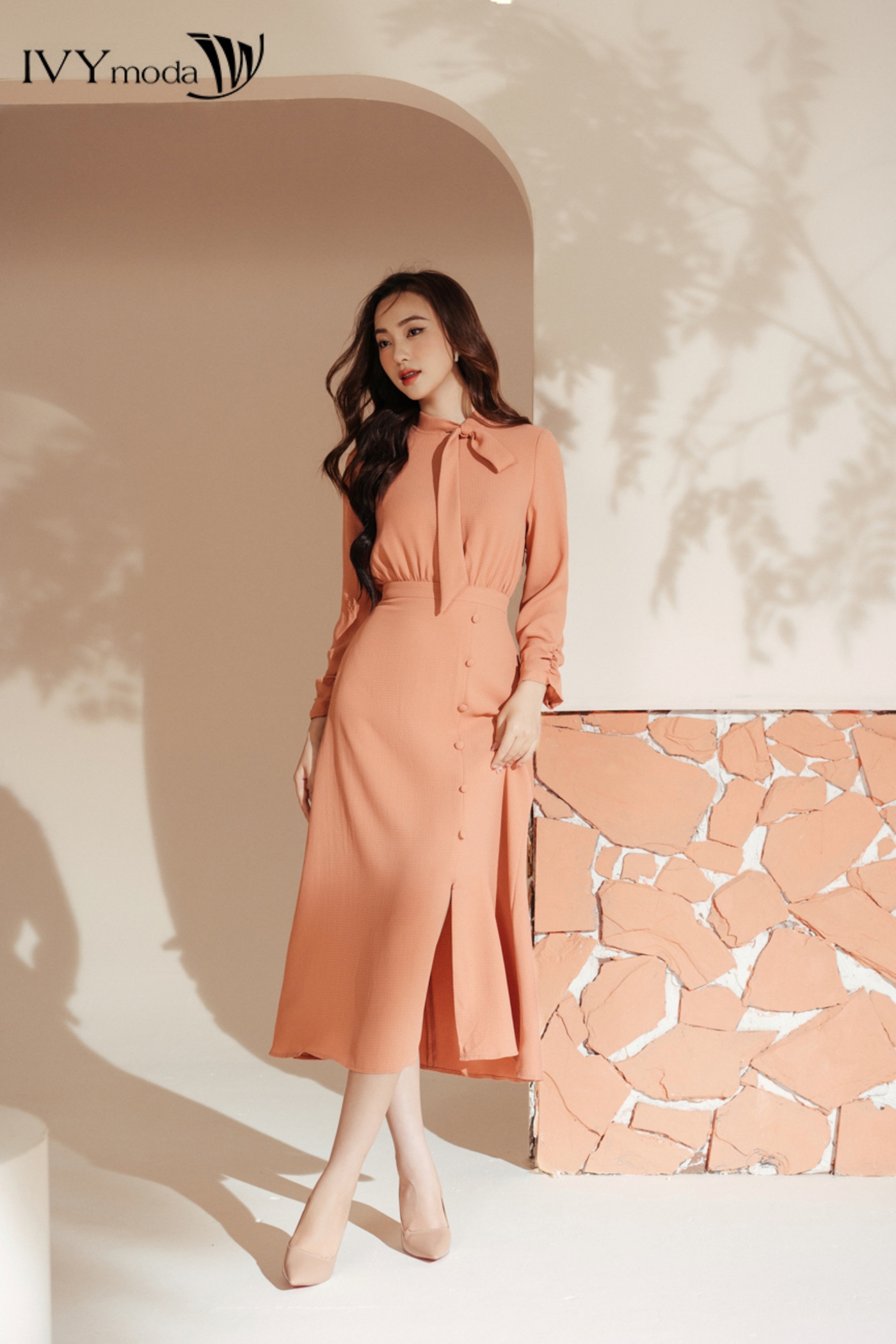 Đầm lụa maxi cổ nơ IVY moda MS 48M7957
