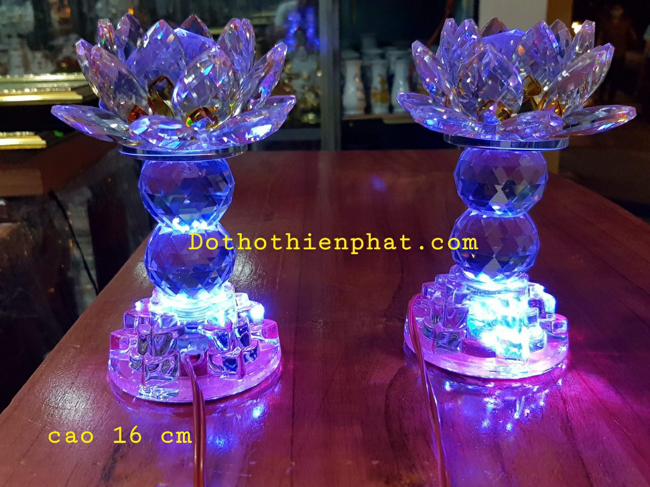 [HCM]Cặp đèn thờ đá pha lê cao cấp Led tự động đổi 7 màu cao 16cm