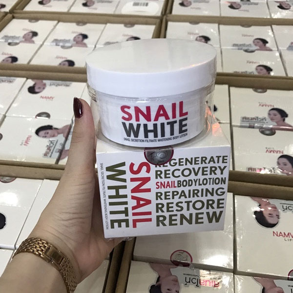 Kem dưỡng trắng mịn da cơ thể Snail White Kem dưỡng trắng mịn da cơ thể Snail White chiết xuất từ ốc sên, tăng cường quá trình phục hồi da, giúp da trắng mịn tự nhiên và săn chắc.  Lotion thấm liền và ko bị bết dính.