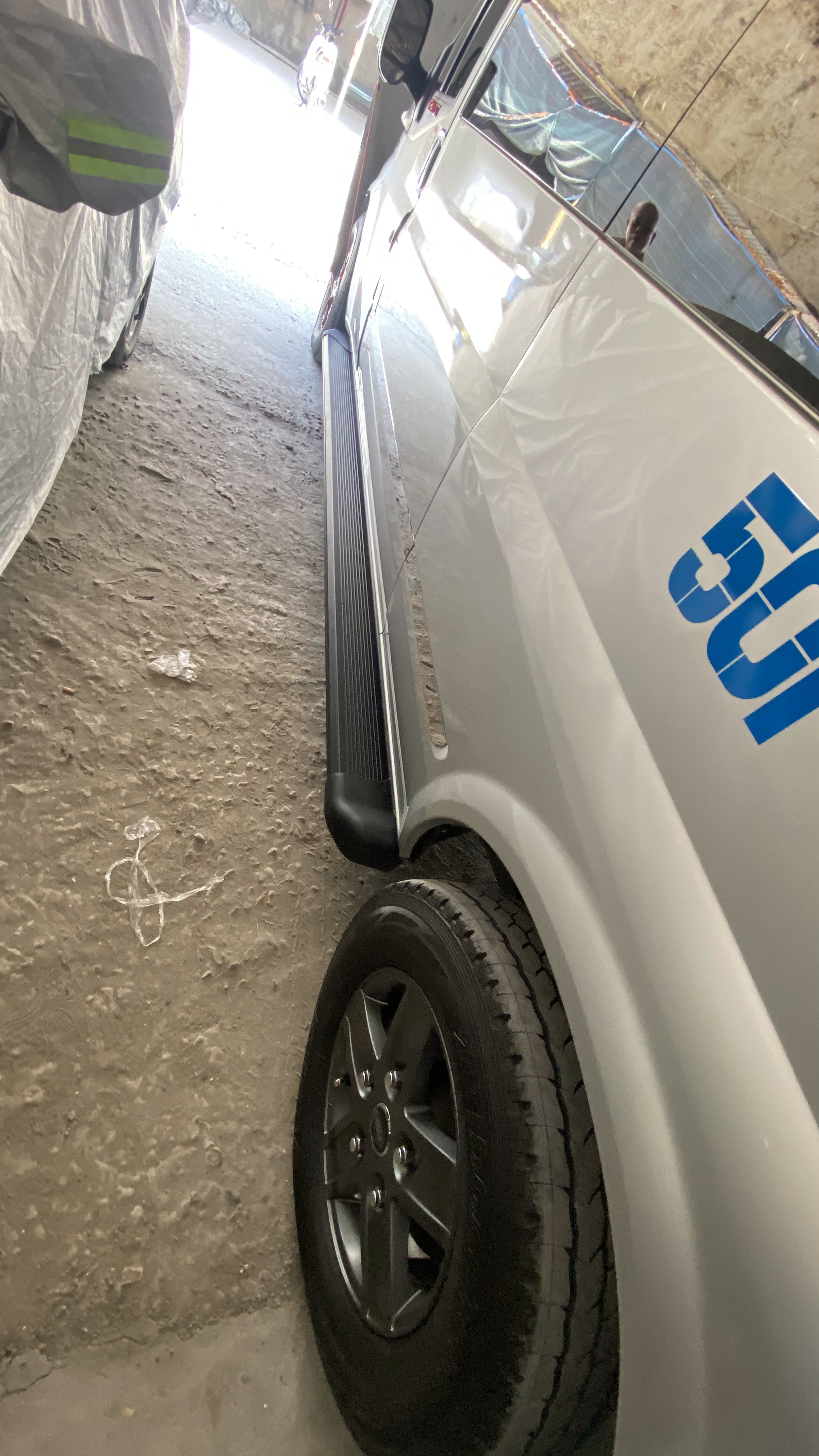 Bậc bước ngoài (NHÔM ĐÚC) FORD Transit