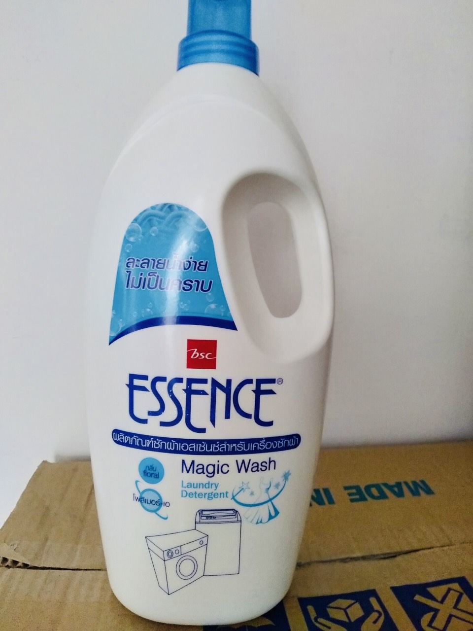 [HCM]Nước giặt máy cửa trước  đậm đặc Thái lan Essence chai 1.8lít