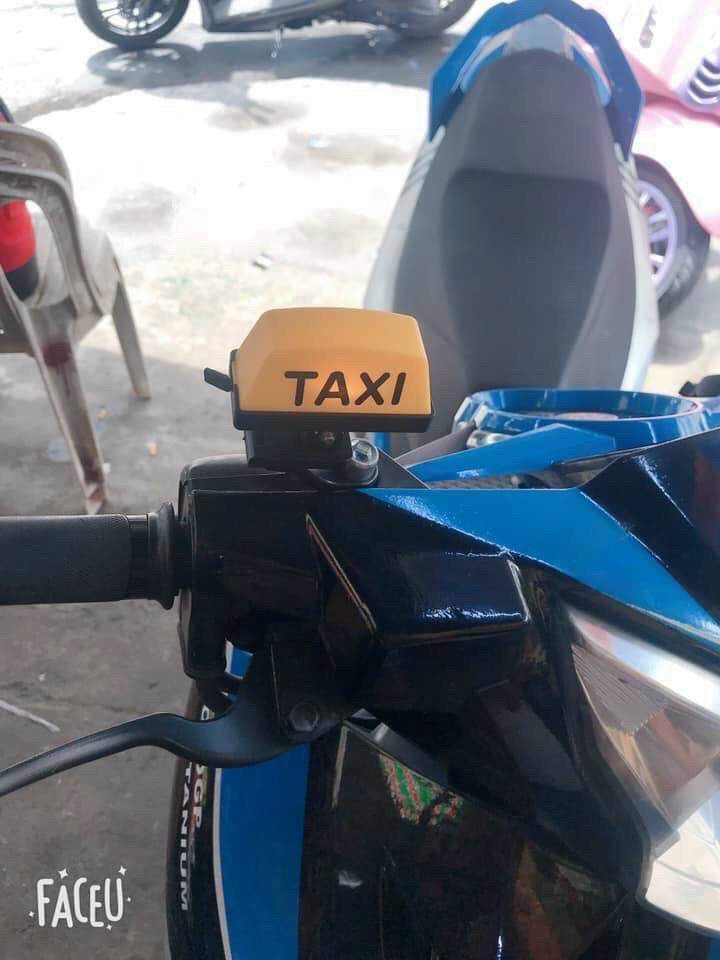 Đèn LED TAXI gắn chân kiếng xe máy ( đèn có 4 chế độ sáng, dùng pin sạc, kèm dây sạc cổng USB)