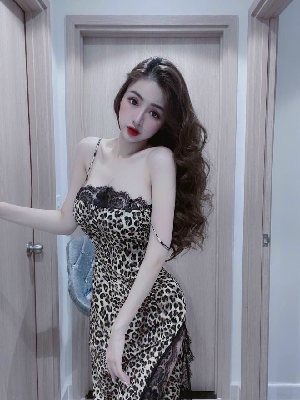 Đầm nữ hai dây dáng dài xẻ tà da beo