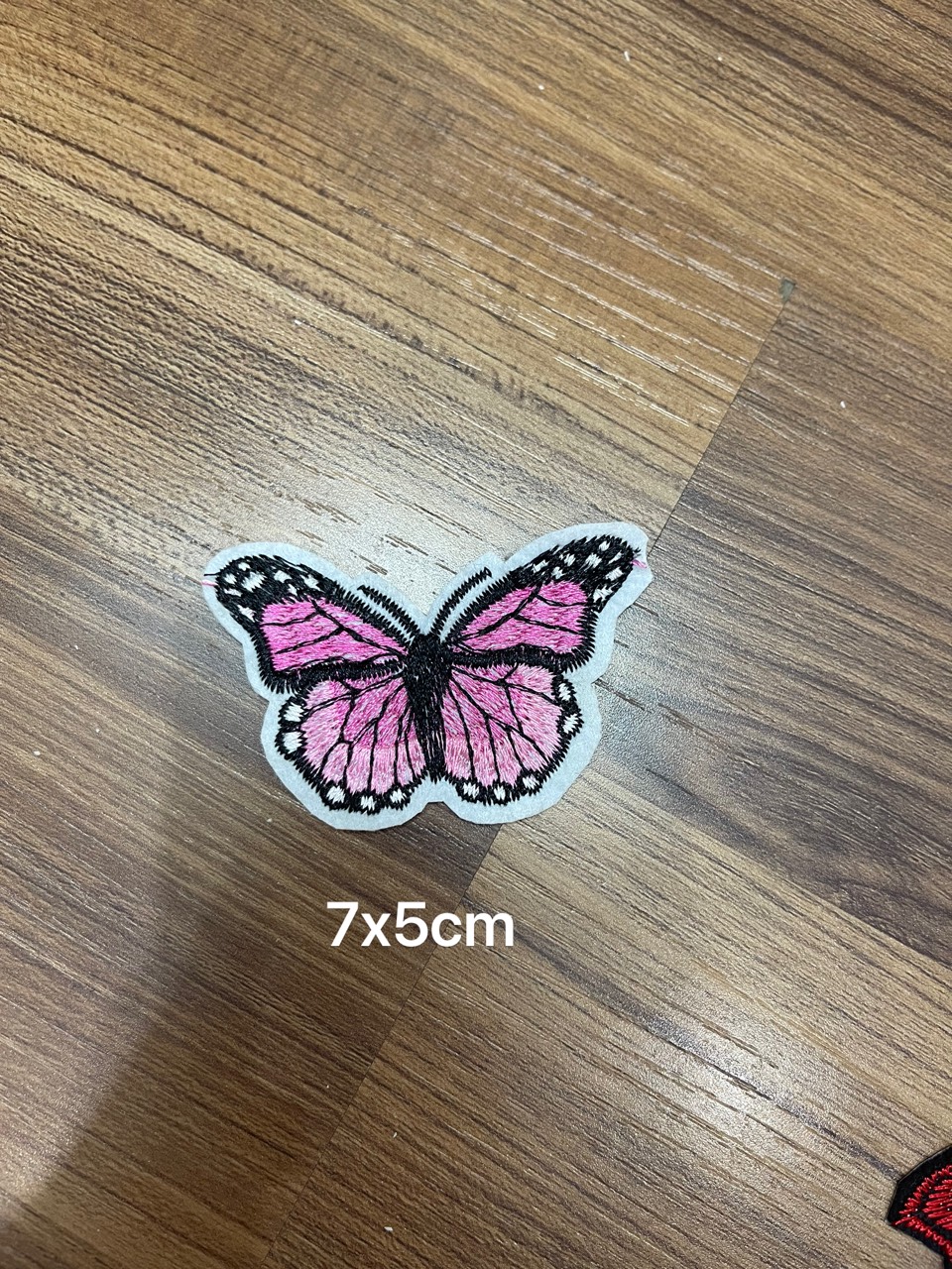 Miếng Sticker Thêu Ủi hình logo bướm