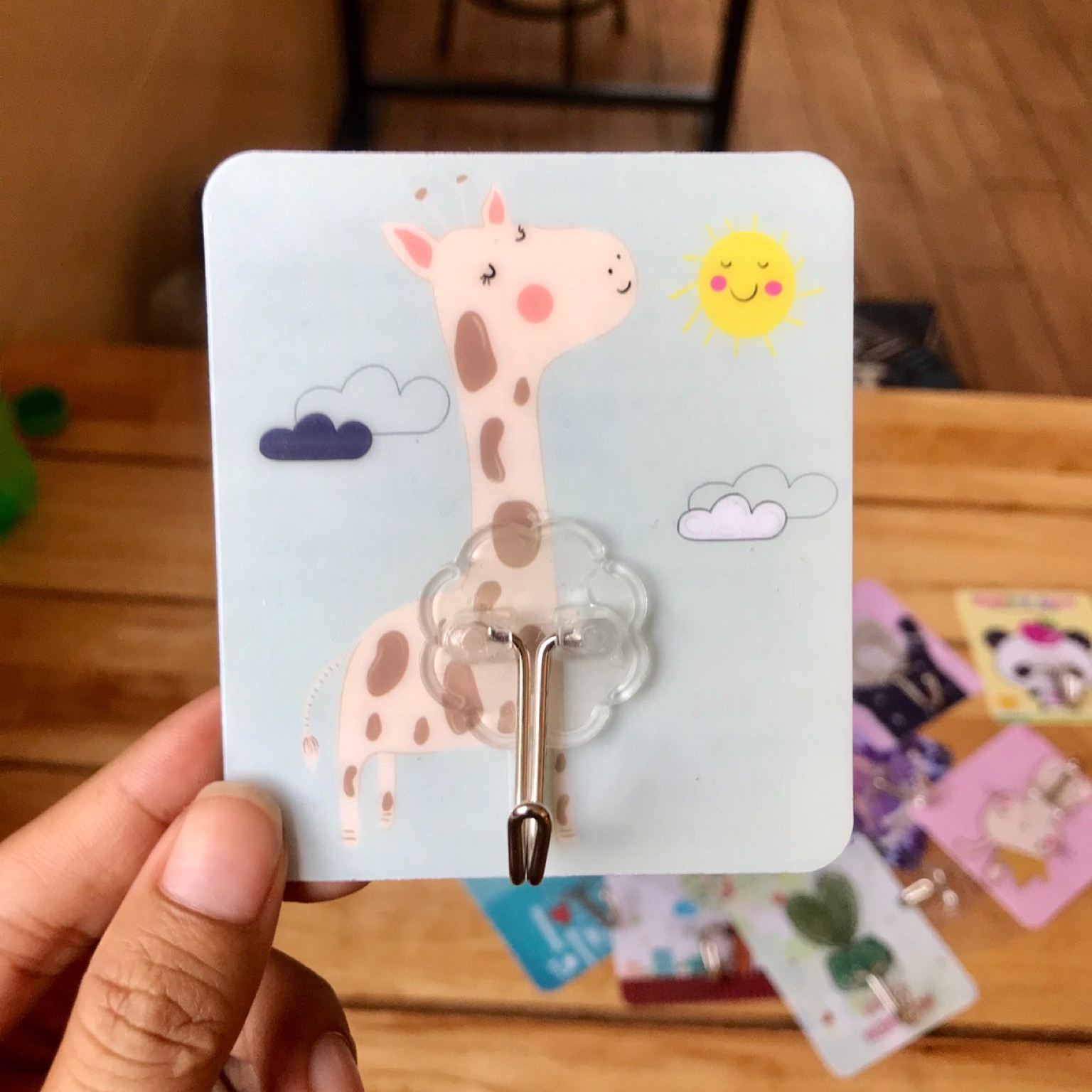 [ COMBO 5 CÁI MÓC ] - MÓC DÁN TƯỜNG IN HÌNH 3D HOẠ TIẾT SIÊU DÍNH