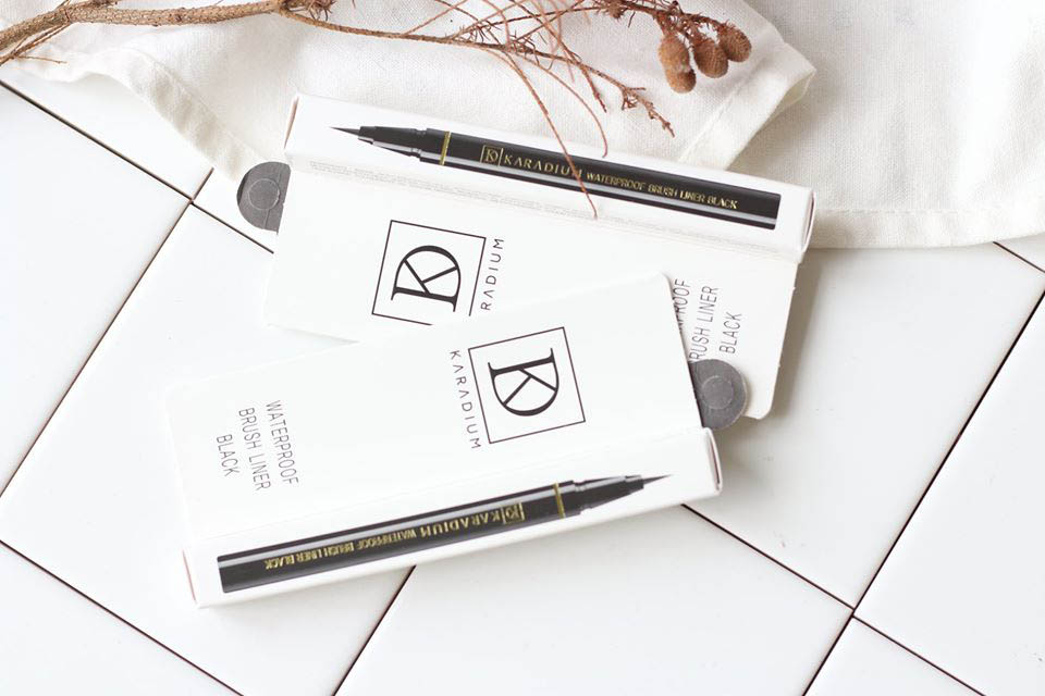 Dạ kẻ mắt không trôi Karadium Waterproof Brush Liner Black