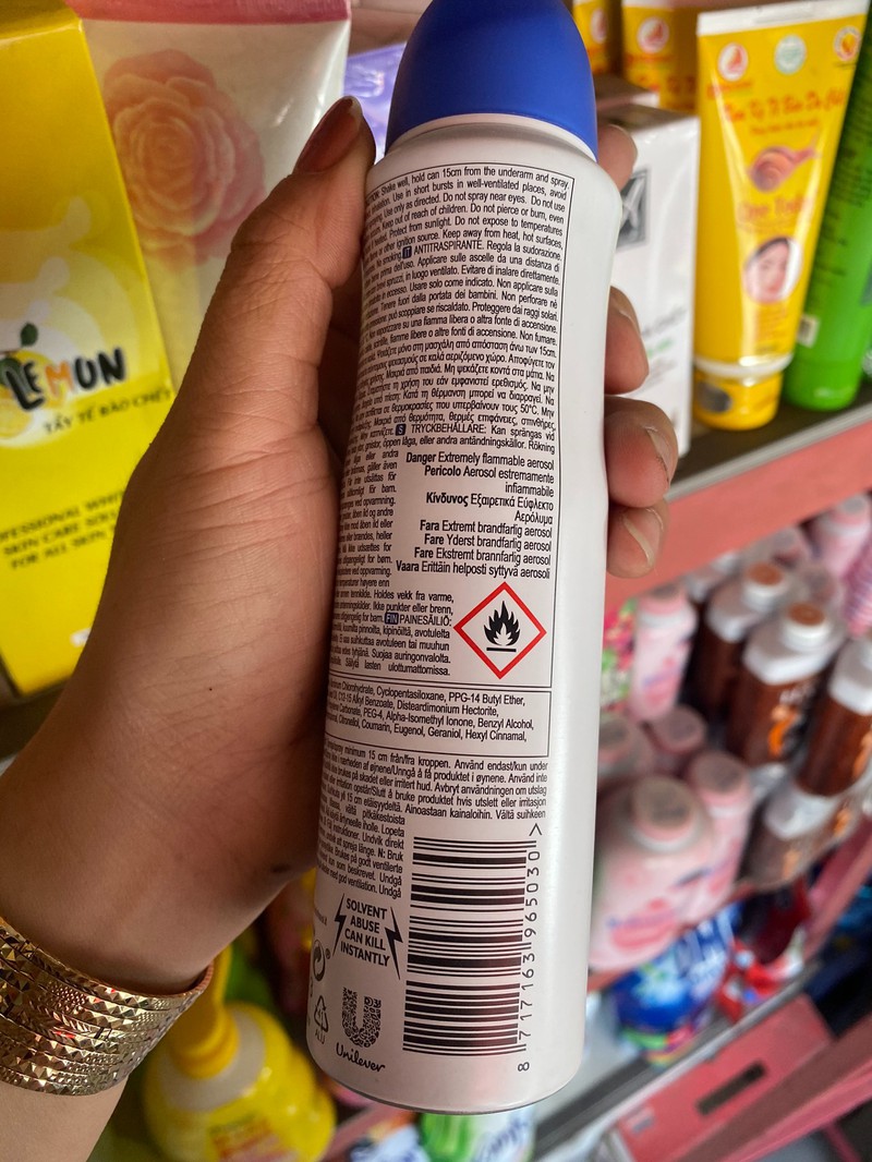 Xịt khử mùi dưỡng da Dove Original 150ml