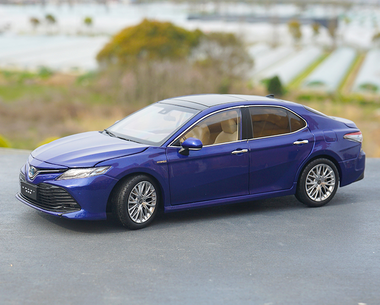 Mô hình xe toyota camry 2020 tỉ lệ 1:18