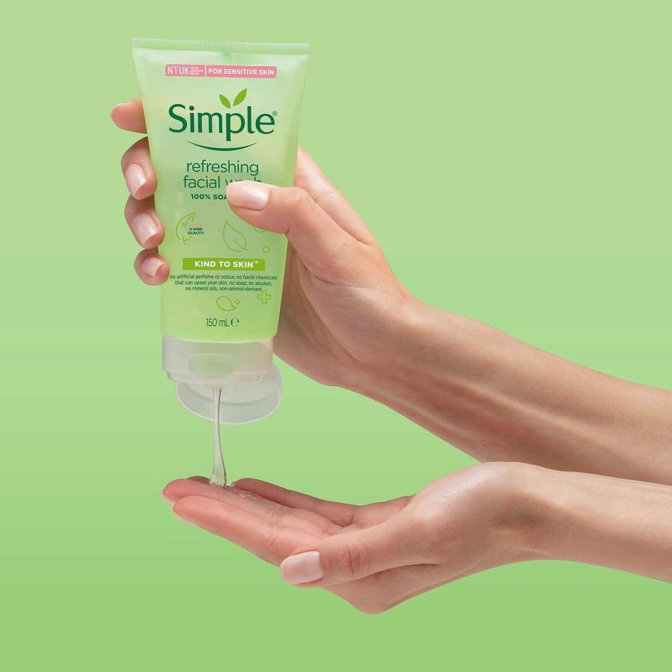 Sữa rửa mặt Simple