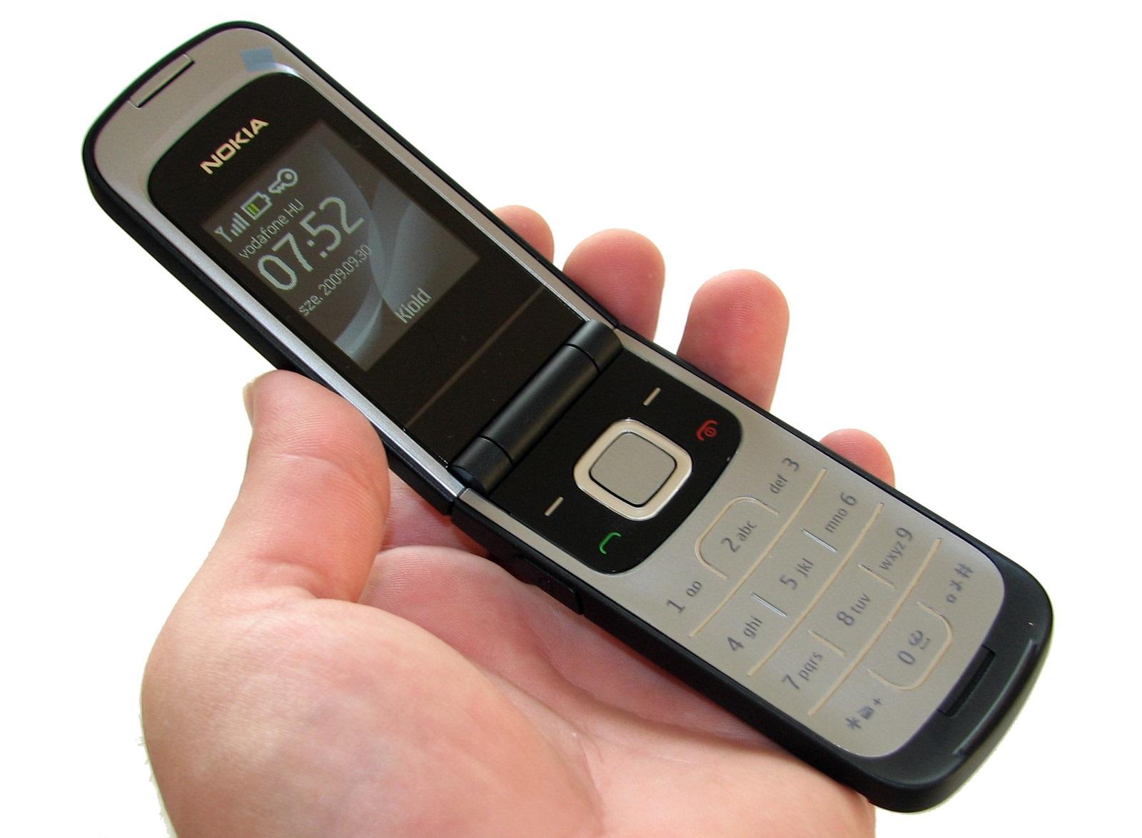 Nokia 2720 nắp gập sang trọng
