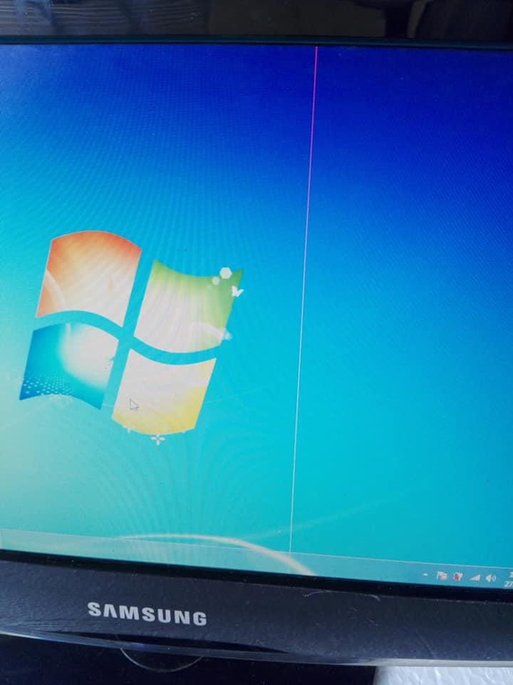 Màn hình 16in 1 Sọc xước nhẹ