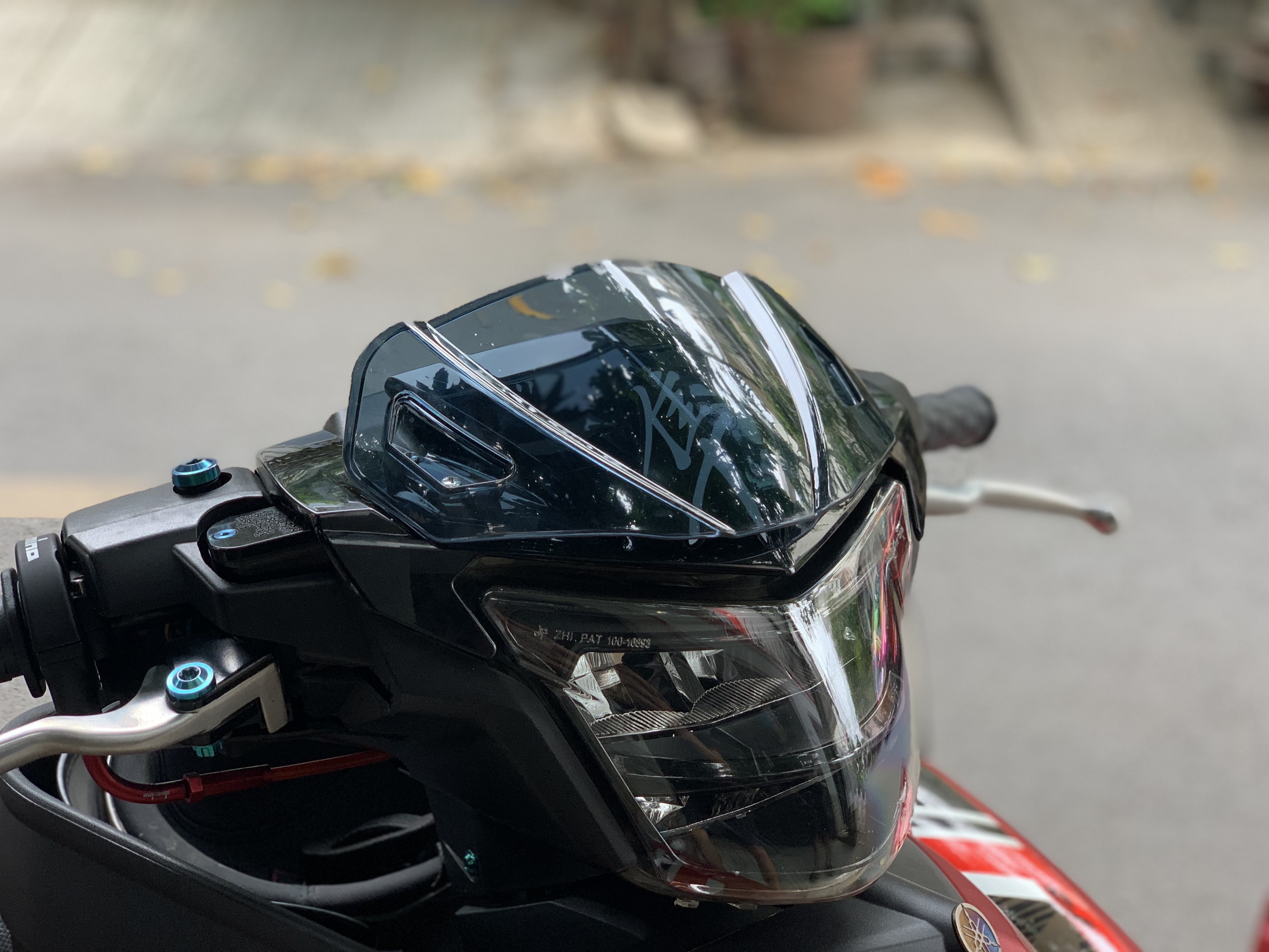 [HCM]KÍNH CHẮN GIÓ ZHIPAT ĐẦU ĐÈN EX2010 4S