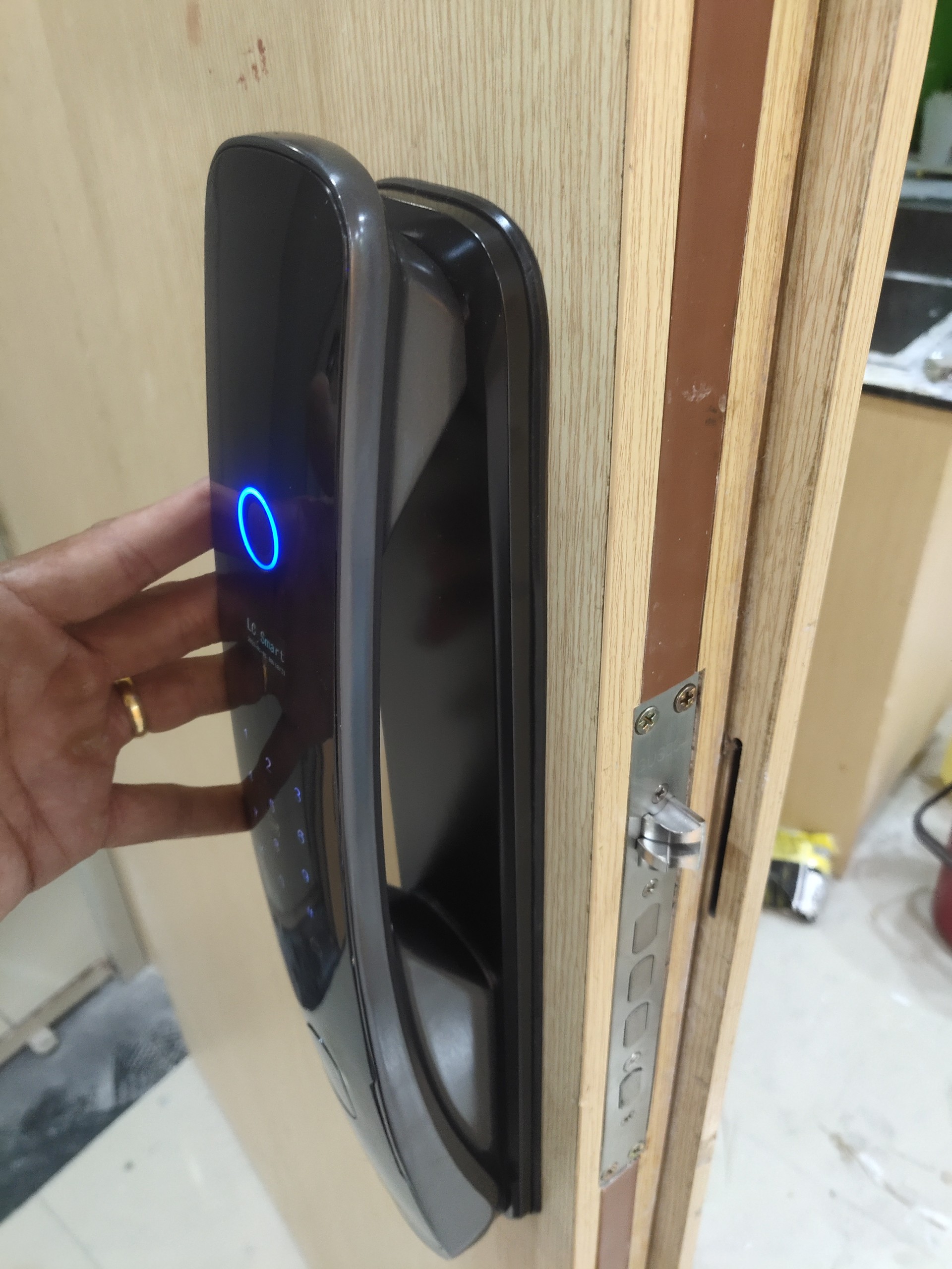 Khóa cửa vân tay cao cấp thông minh Push Pull PP02 dùng App TUYA (TÙY CHỌN)