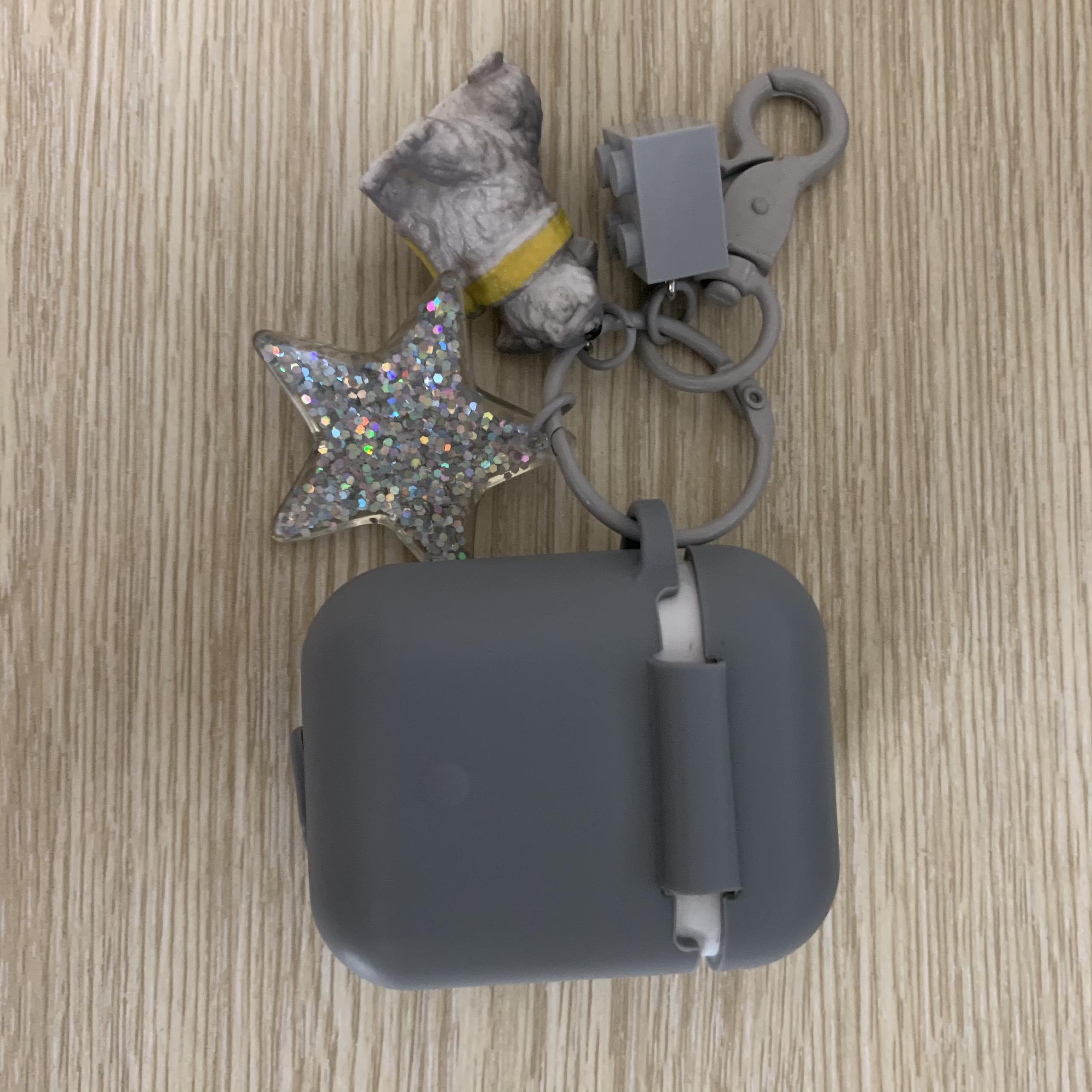 Combo móc khoá và case airpods chó con siêu ngầu