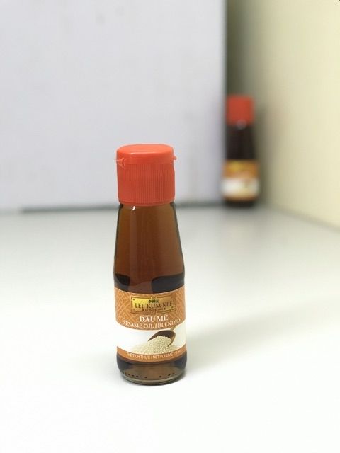 Dầu Mè Thượng Hạng hiệu Lee Kum Kee chai 115ml