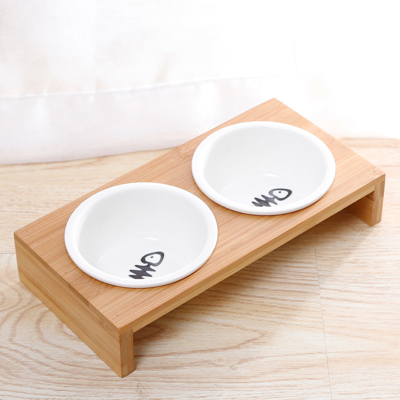 Bát sứ đế gỗ hình con cá cho chó mèo
