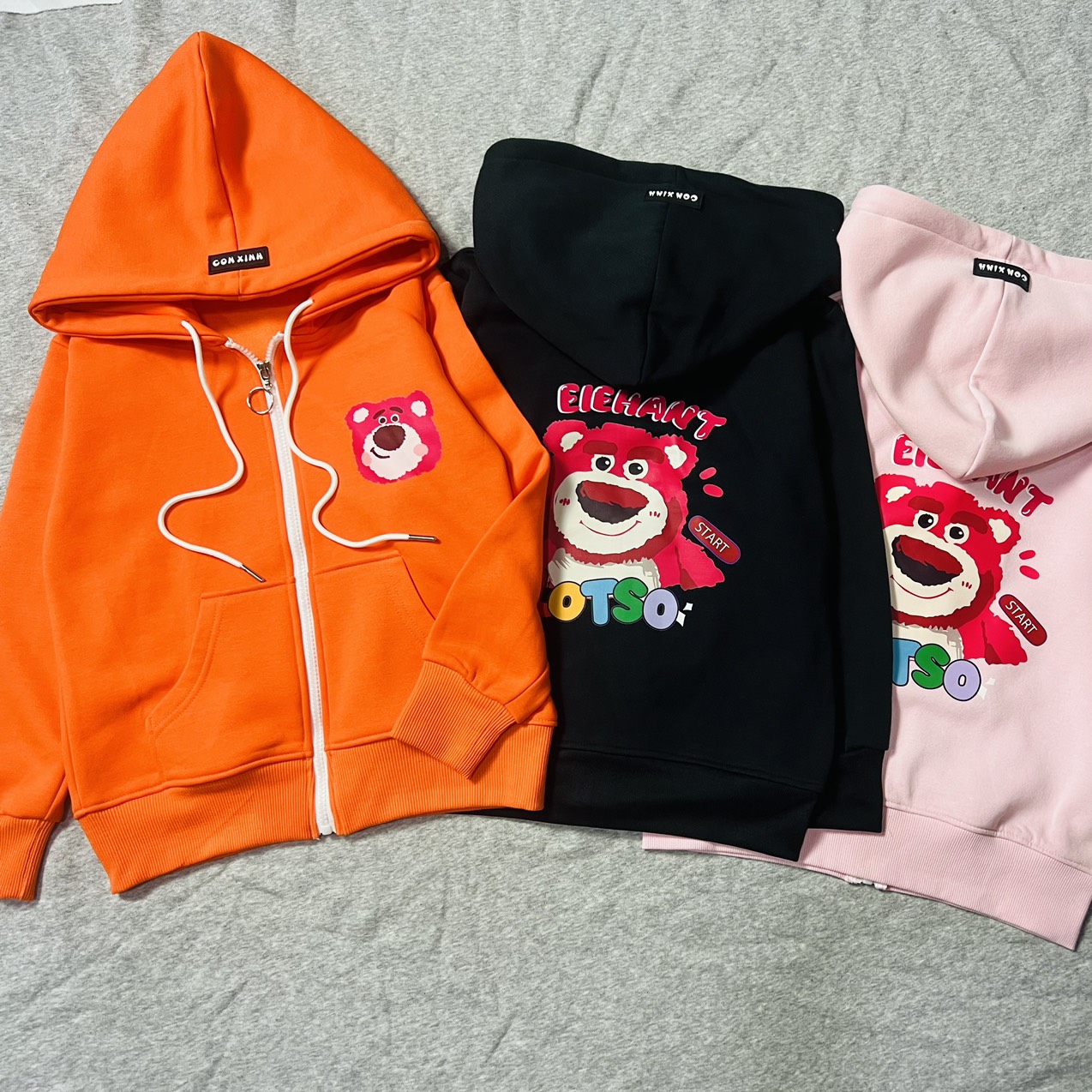 Áo hoodie dây kéo bé gái Con Xinh phom rộng nỉ hình in GẤU DÂU LOT.SO cho bé từ 14 đến 50kg