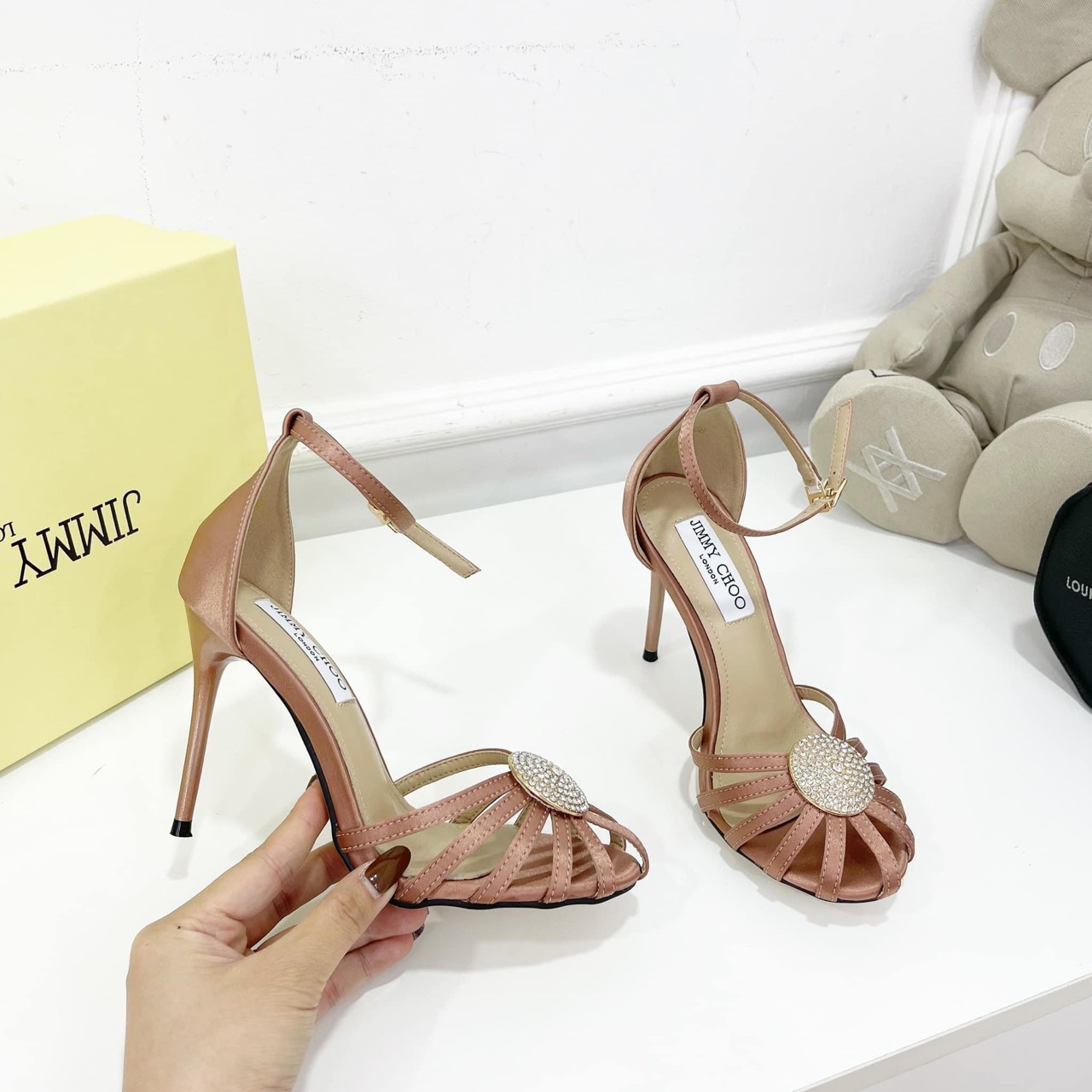 Giày sandal cao gót dây mũi tròn đính tag đá