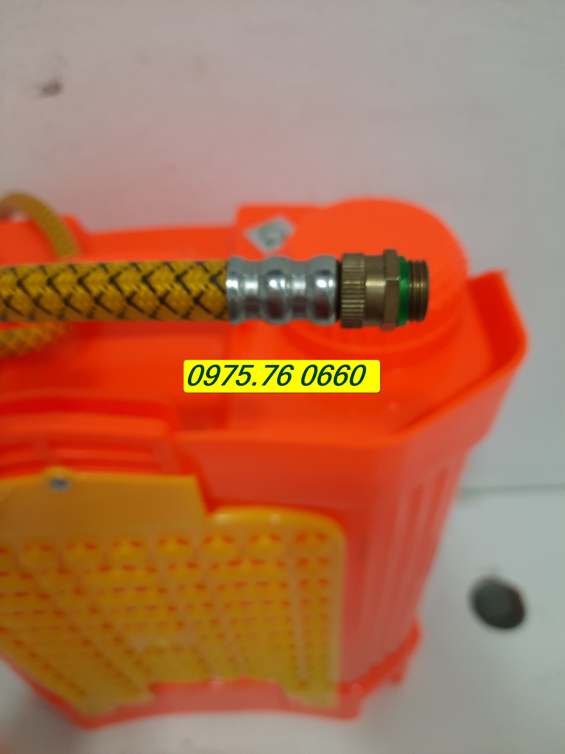 Bình xịt thuốc đeo vai 16 Lít Pro Sharp SP-16D (Bình xịt điện Sharp 16L)