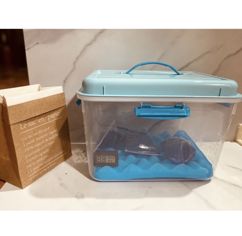 Hộp chống ẩm máy ảnh 10 lít +quà tặng