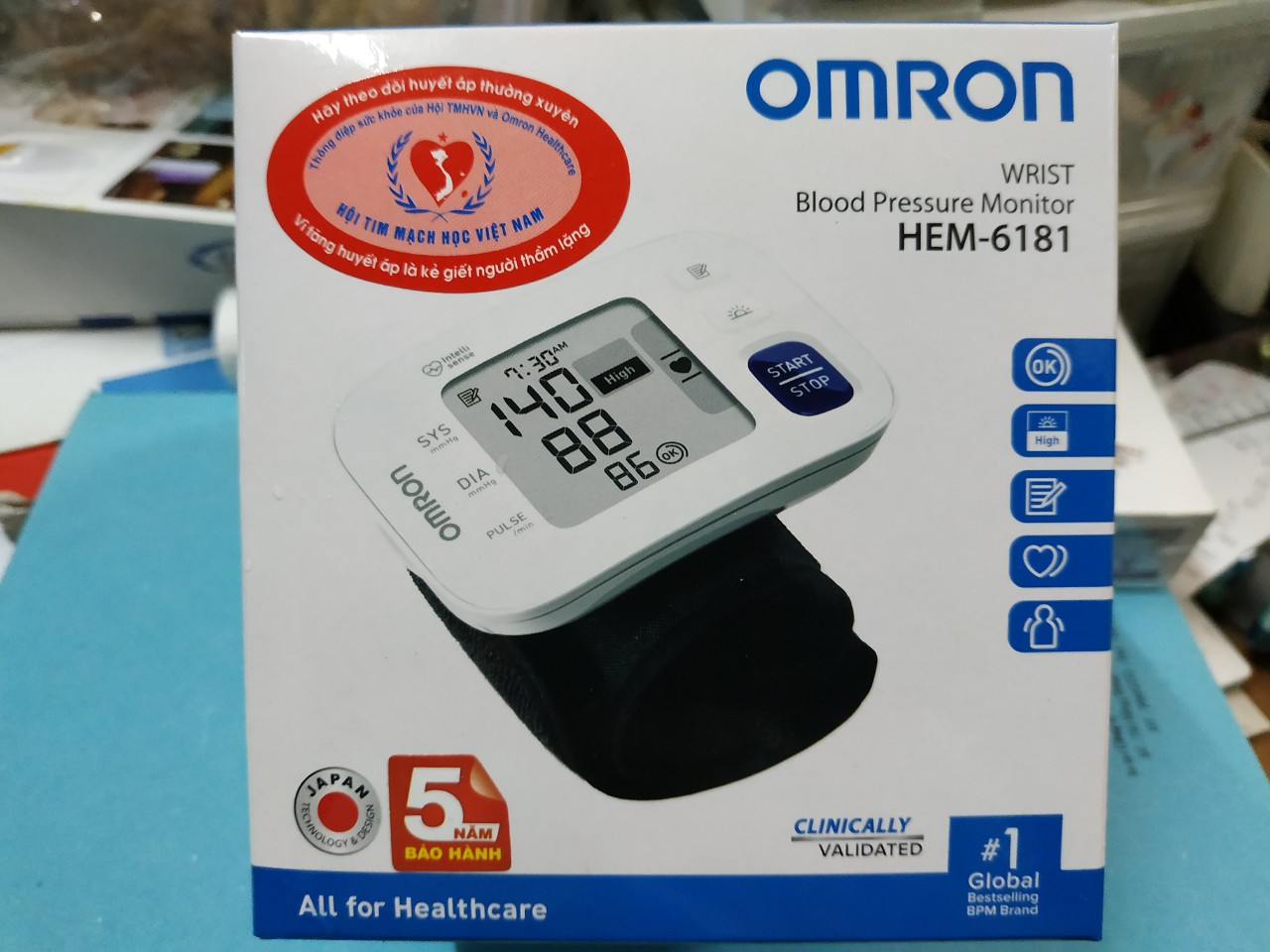 Máy đo huyết áp cổ tay Omron HEM 6181