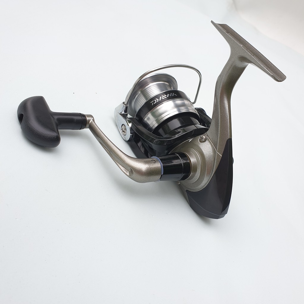 Máy câu cá DAJWA STRIKEFORCE 2500-B Và DAJWA STRIKEFORCE 4000-B (cam kết đổi trả trong 2 tuần đầu)