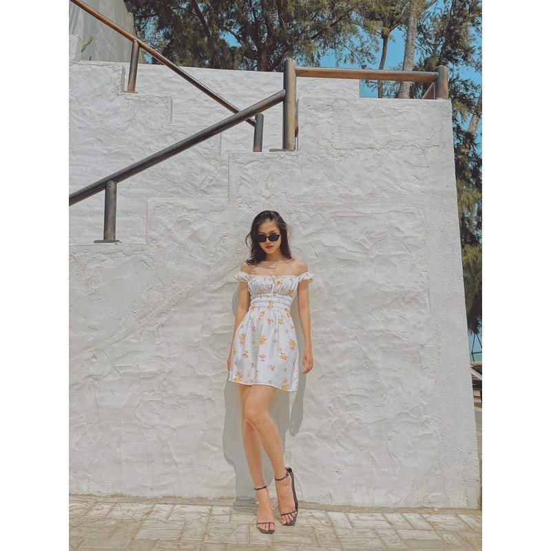 Đầm trễ vai nhúng eo