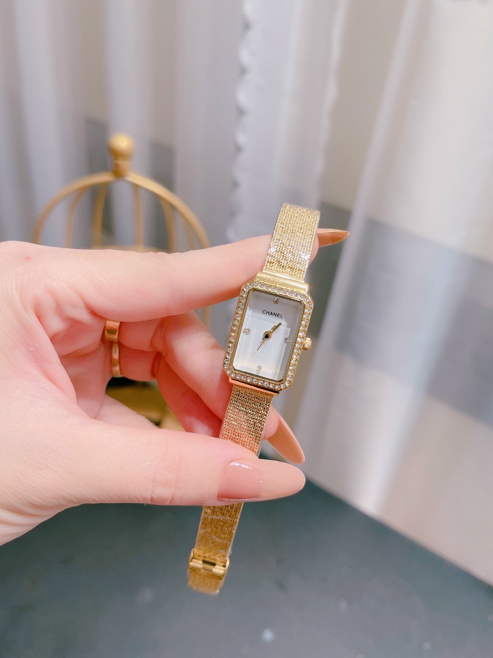Đồng hồ nam mặt chữ nhật – Lựa chọn mới cho những quý ông lịch lãm
