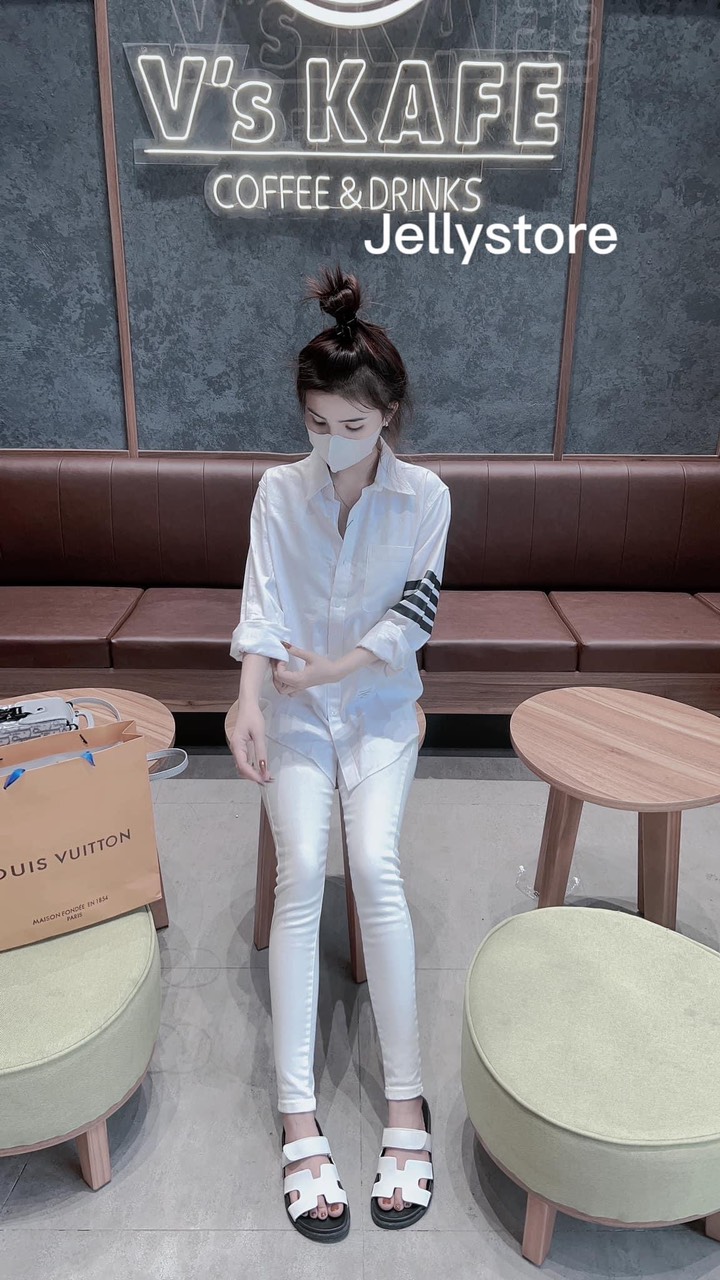 Áo sơ mi trắng viền tay