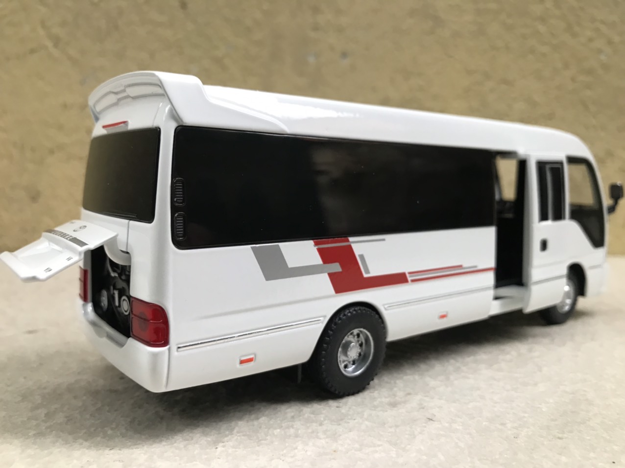 Mô hình xe Bus TOYOTA Coaster Premium 12 1:32