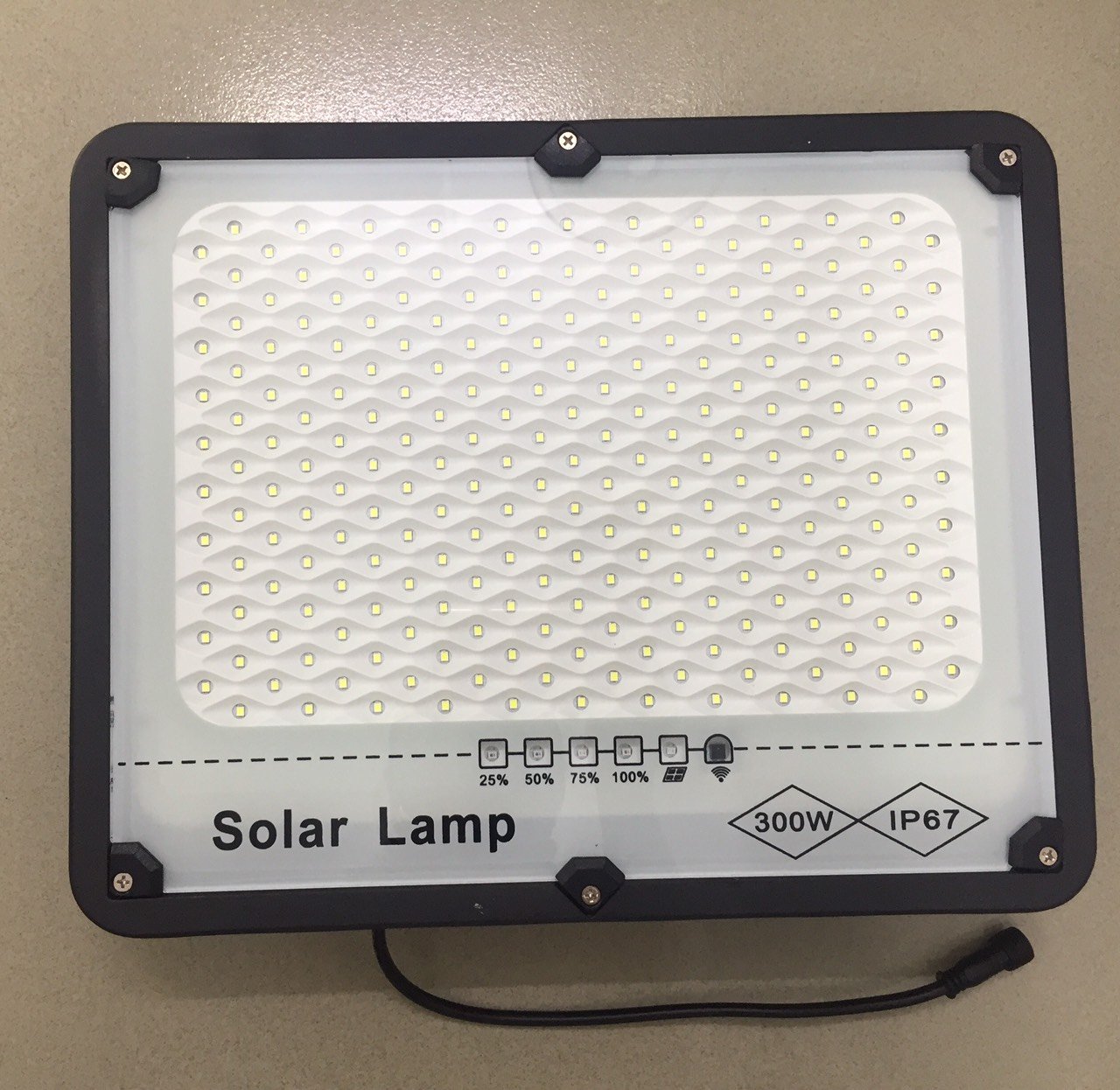 [HCM]Đèn pha năng lượng mặt trời 300W