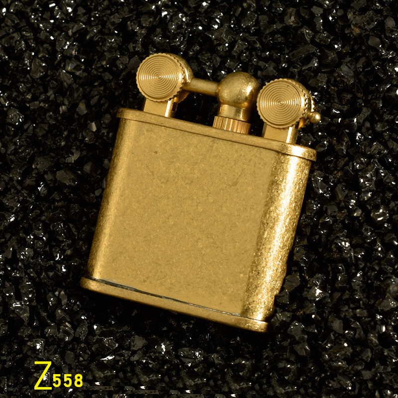 Bật lửa xăng đá bấc ultimate justice ZORO BRASS , đồng thau bấm tay lên lửa nhiều mẫu độc đáo đẹp bền.