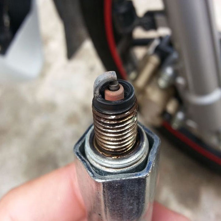 Bugi dành cho các dòng xe Piaggio  - Móc treo đồ xe máy INOX