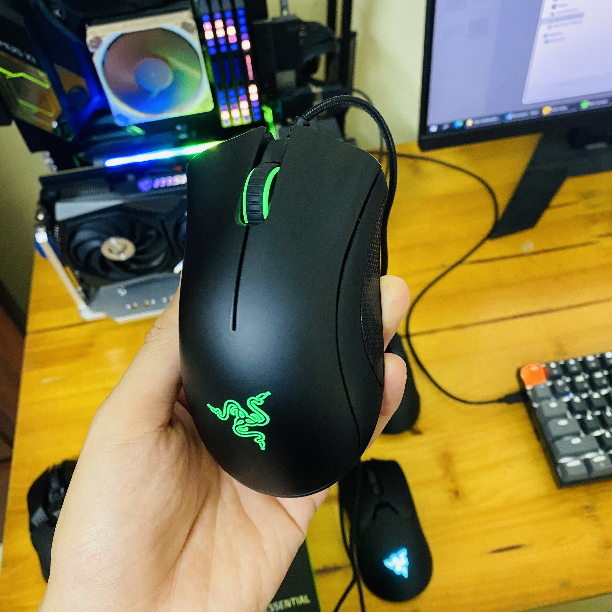 Chuột chơi game Razer Deathadder Esstinal 6400DPI - Bảo hành 12 tháng - không box giá siêu rẻ