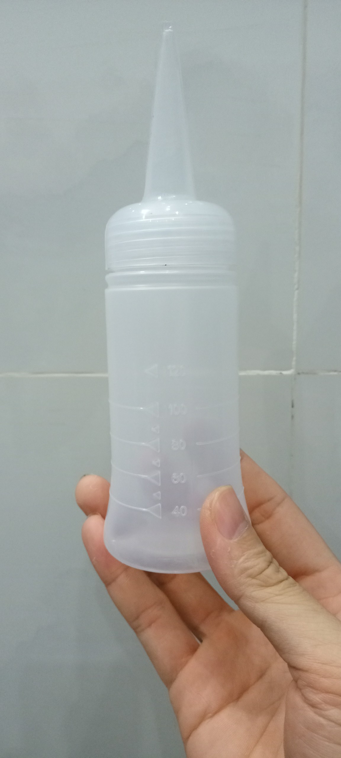 [HCM]1 bình tra dung dịch uốn lạnh cho tóc - phulieutocthuduc