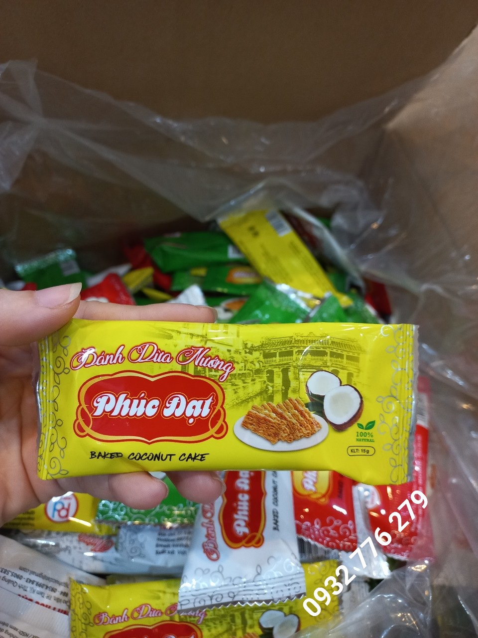 1 cái bánh dừa nướng Phúc Đạt - đặc sản Quảng Nam giòn thơm ngon