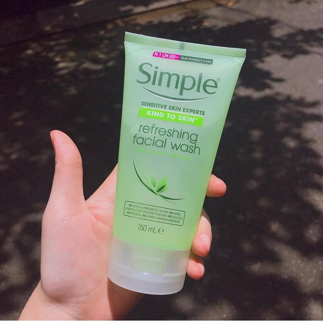 Sữa rửa mặt Simple 150ml