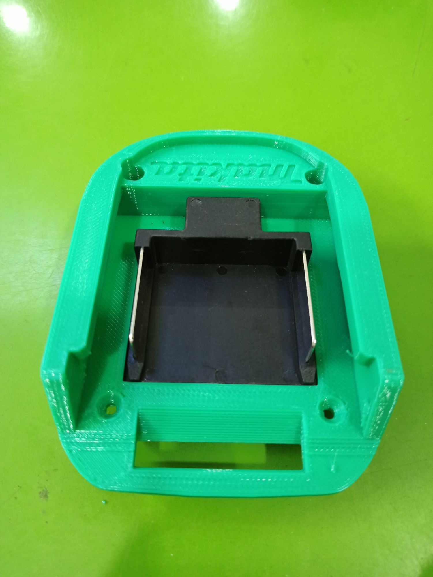 Đế pin Makita có công tắc