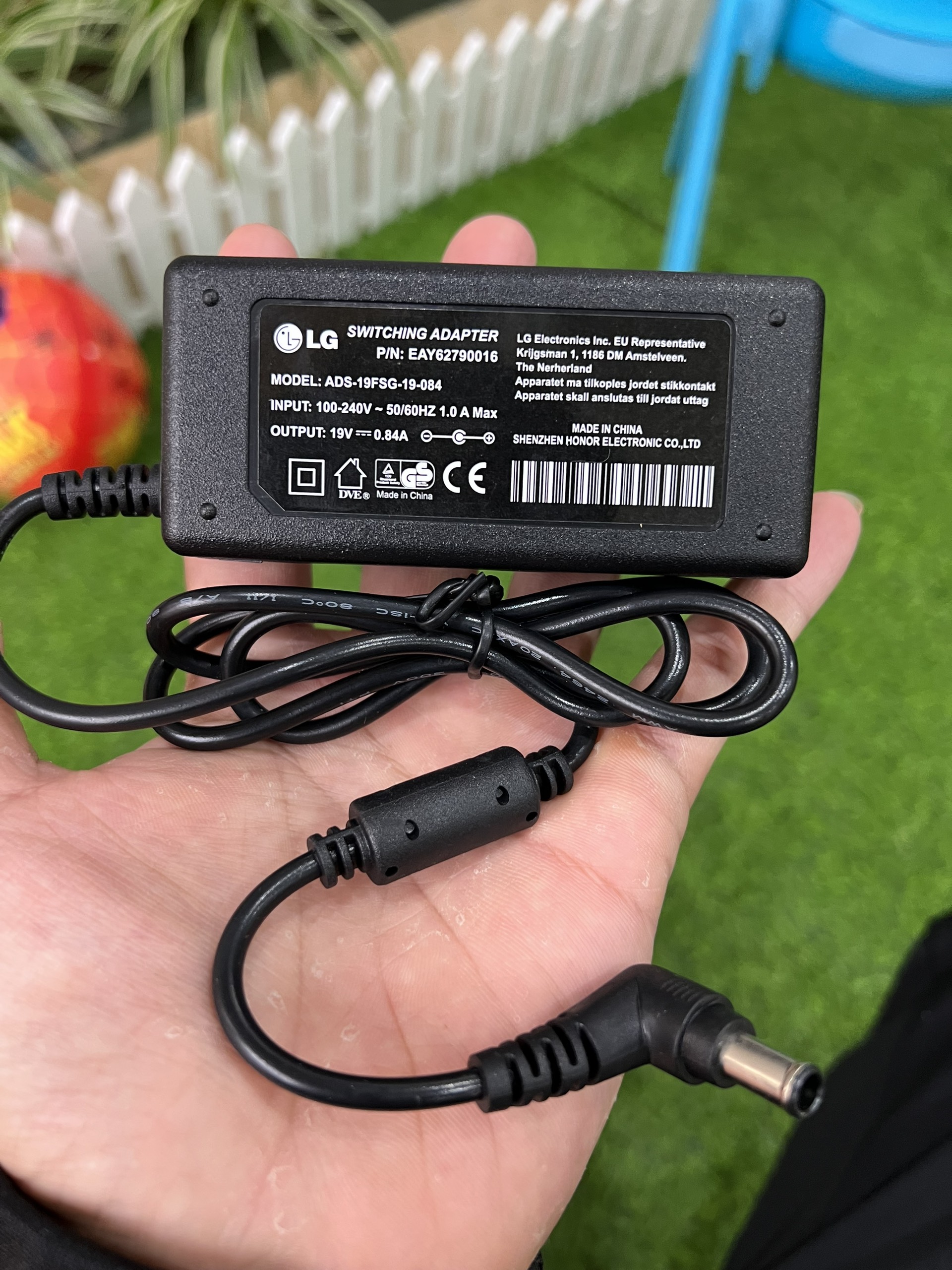 DÂY NGUỒN MÀN HÌNH 19V 0.84A LG