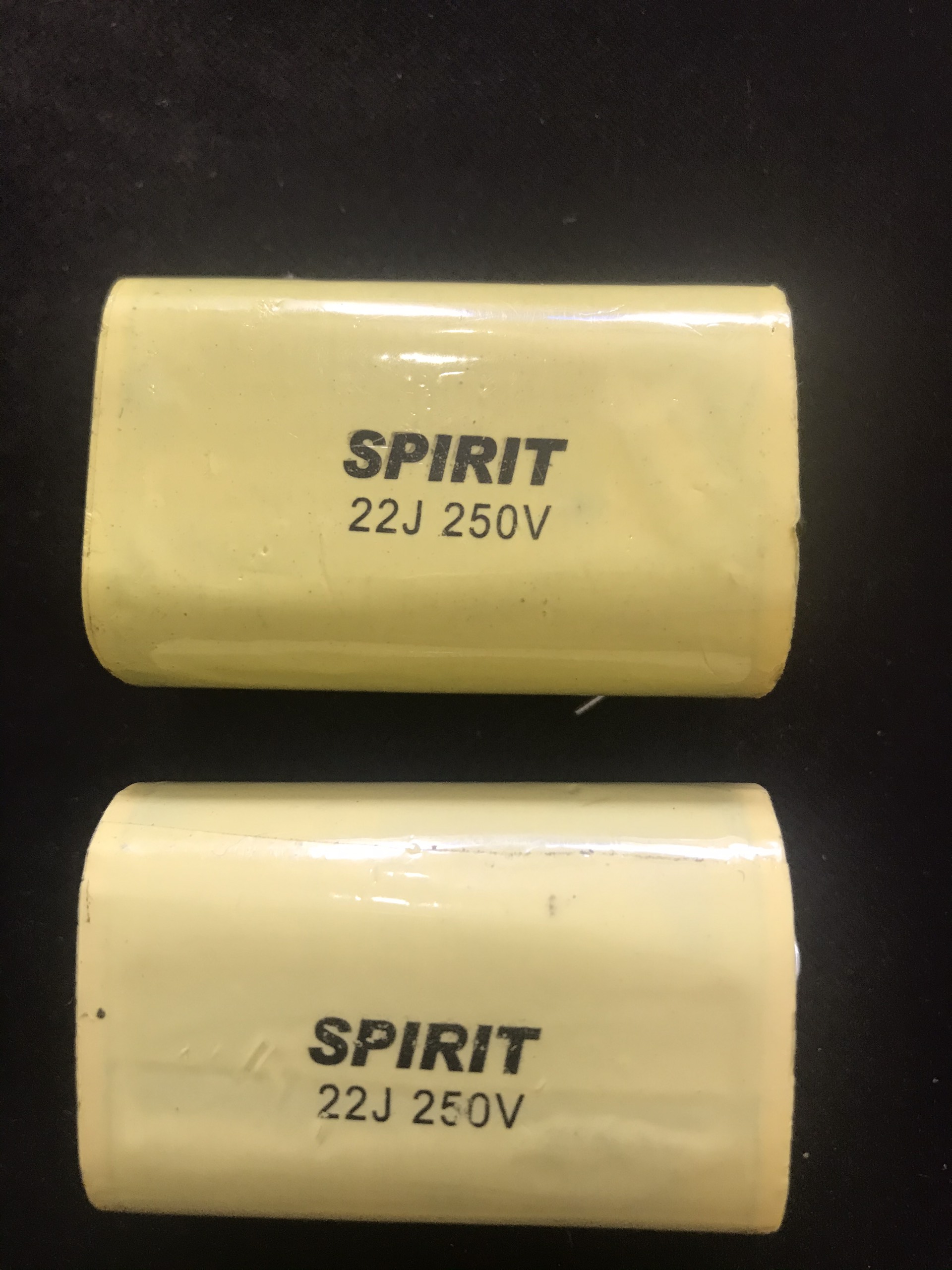 Linh kiện tụ phân tần 22uf 250v spirit
