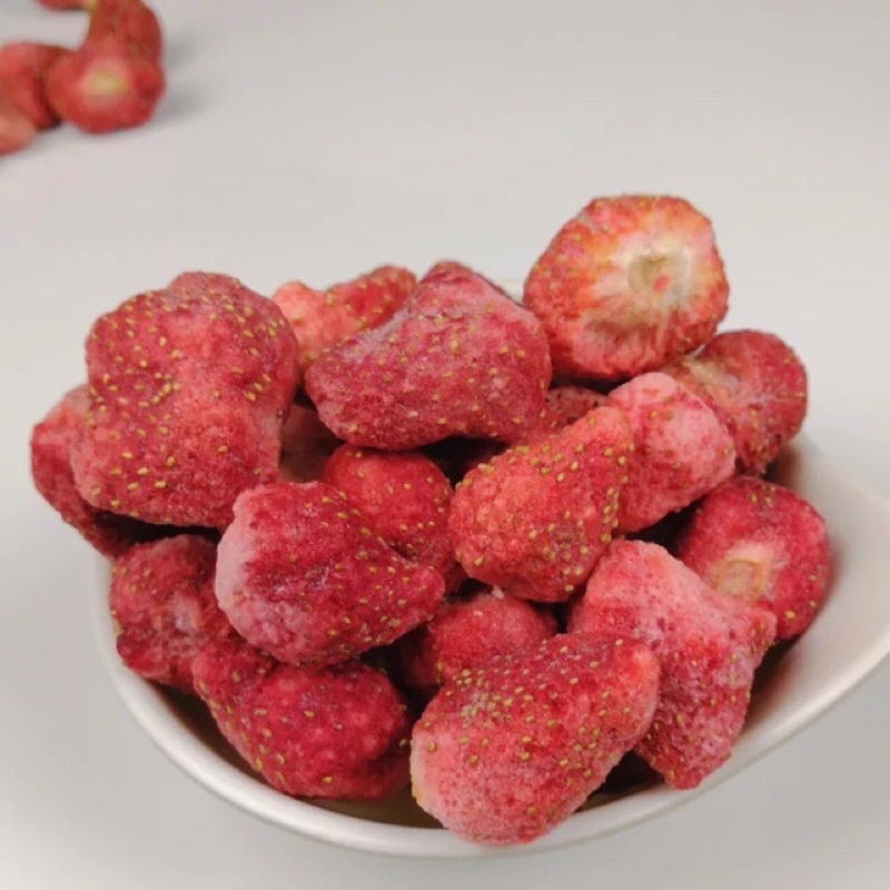 Dâu tây SẤY GIÒN nguyên trái 100g - ăn vặt siêu ngon - đồ ăn vặt