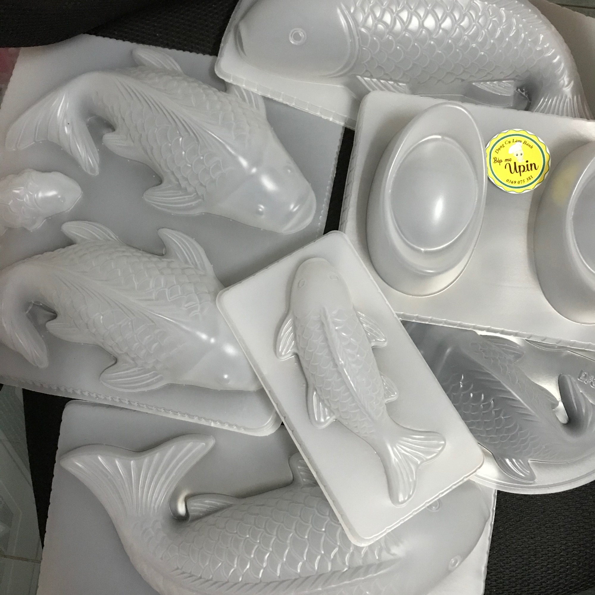 Khuôn cá, thỏi vàng bằng nhựa