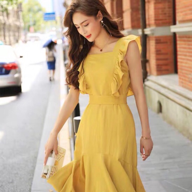 Đầm vàng cánh tiên thắt eo