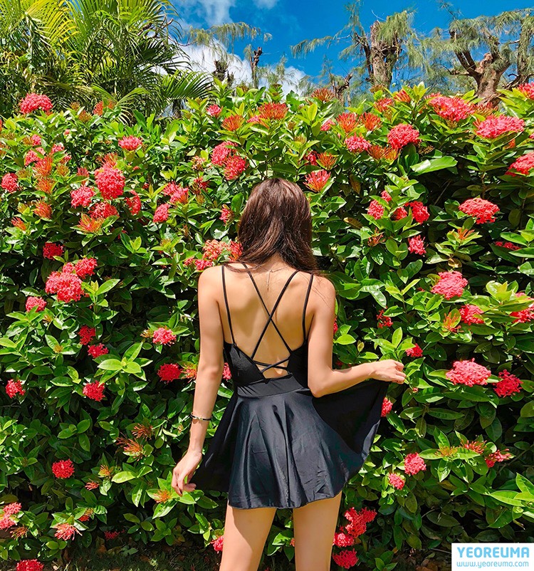 Bikini liền mảnh váy xoè màu đen kín đáo (hình chụp thật)