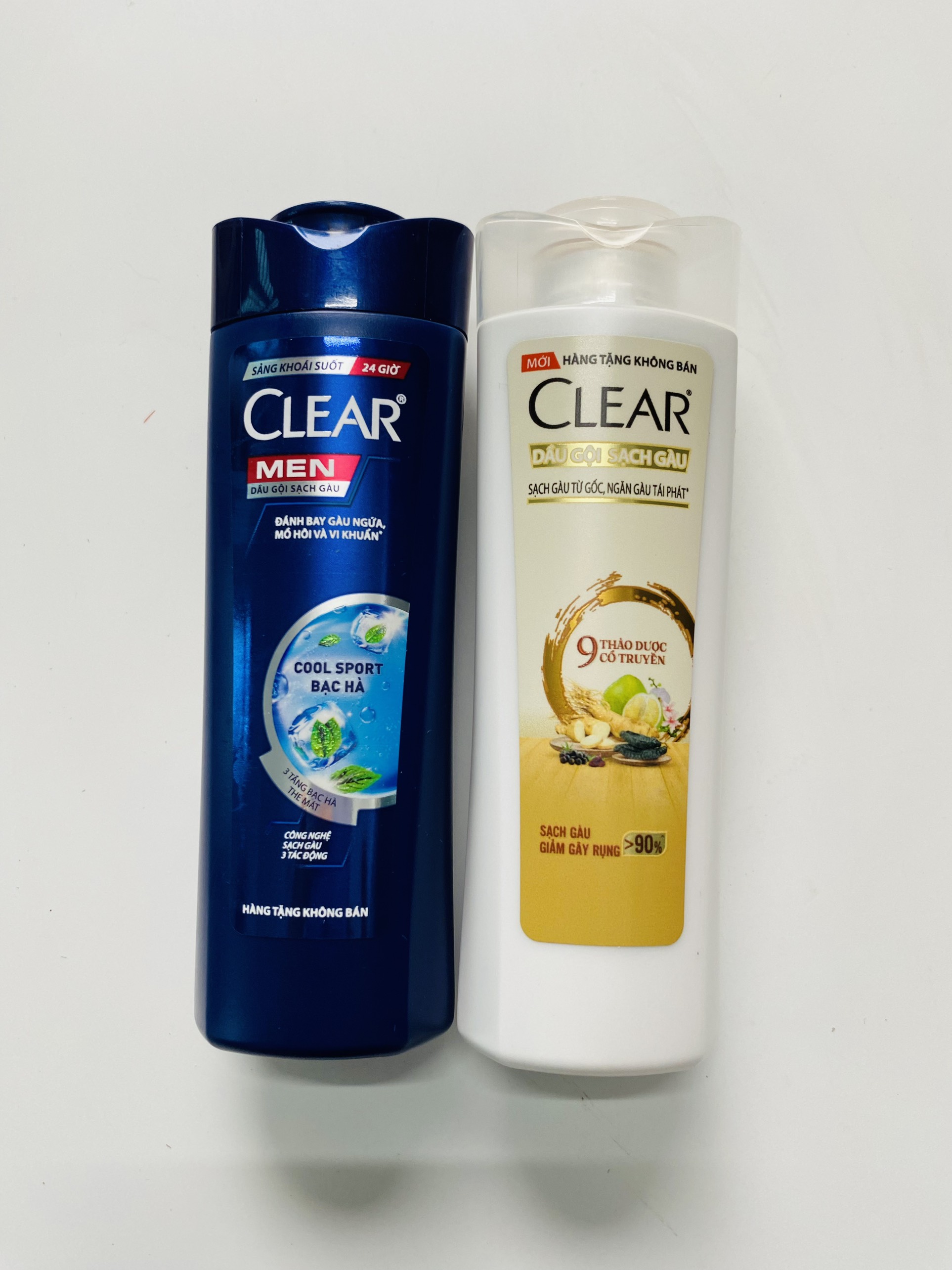 Chai dầu gội Clear thảo dược 70gam