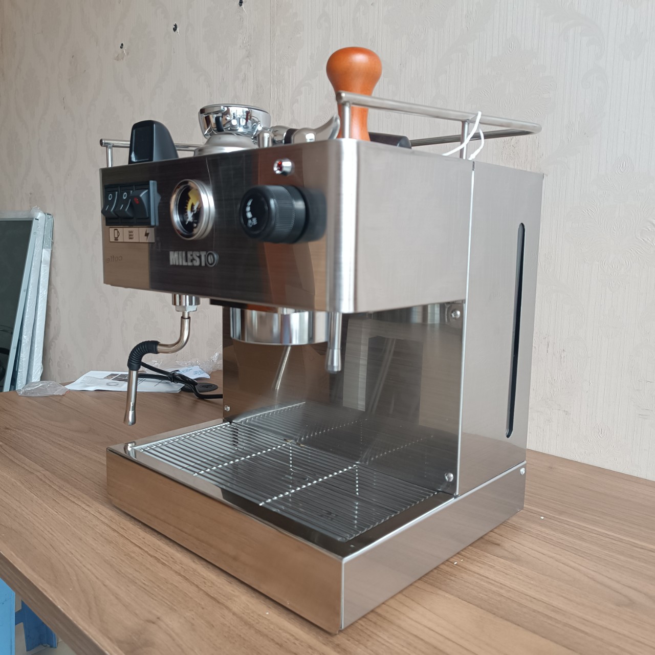 Máy pha cà phê Espresso MILESTO EM19