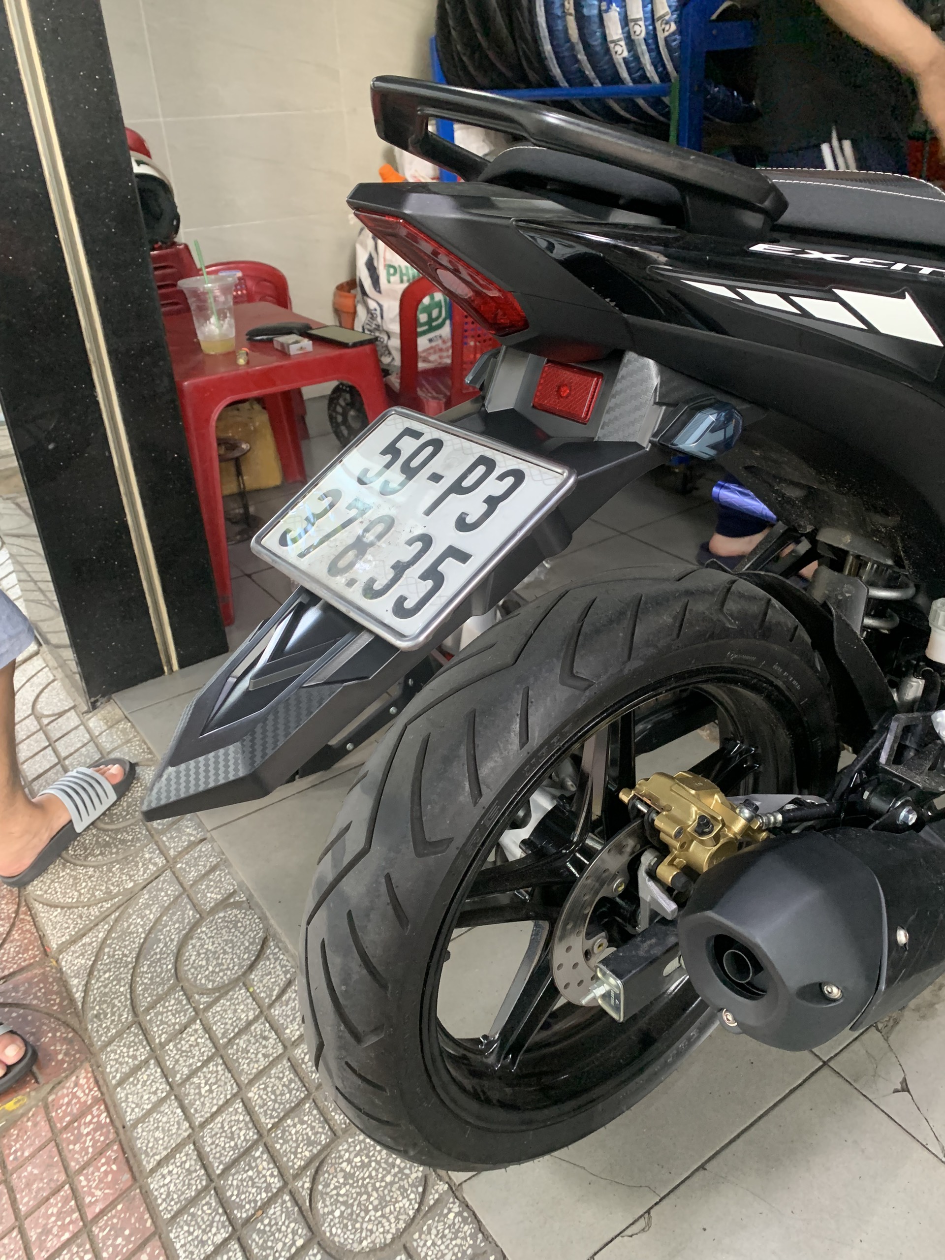 CHỤP PÔ ĐEN NHÁM EXCITER 155 VVA