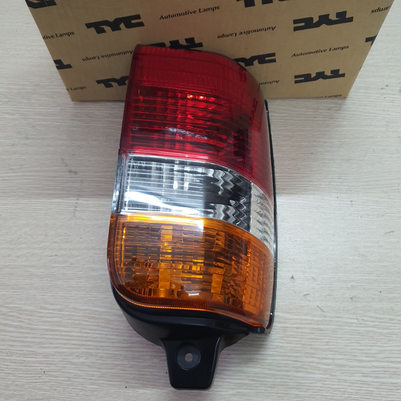 Đèn hậu Toyota ZACE