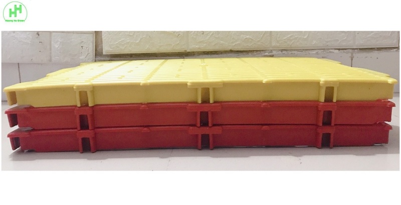 3 Tấm Nhựa Lót Sàn Chuồng Chó, Chuồng Heo, Mèo... Kích thước 40×55x3.5cm Có Thể Ghép Vào Nhau, Nhiều Màu - Tấm nhựa lót sàn đa năng Nhiều Màu!
