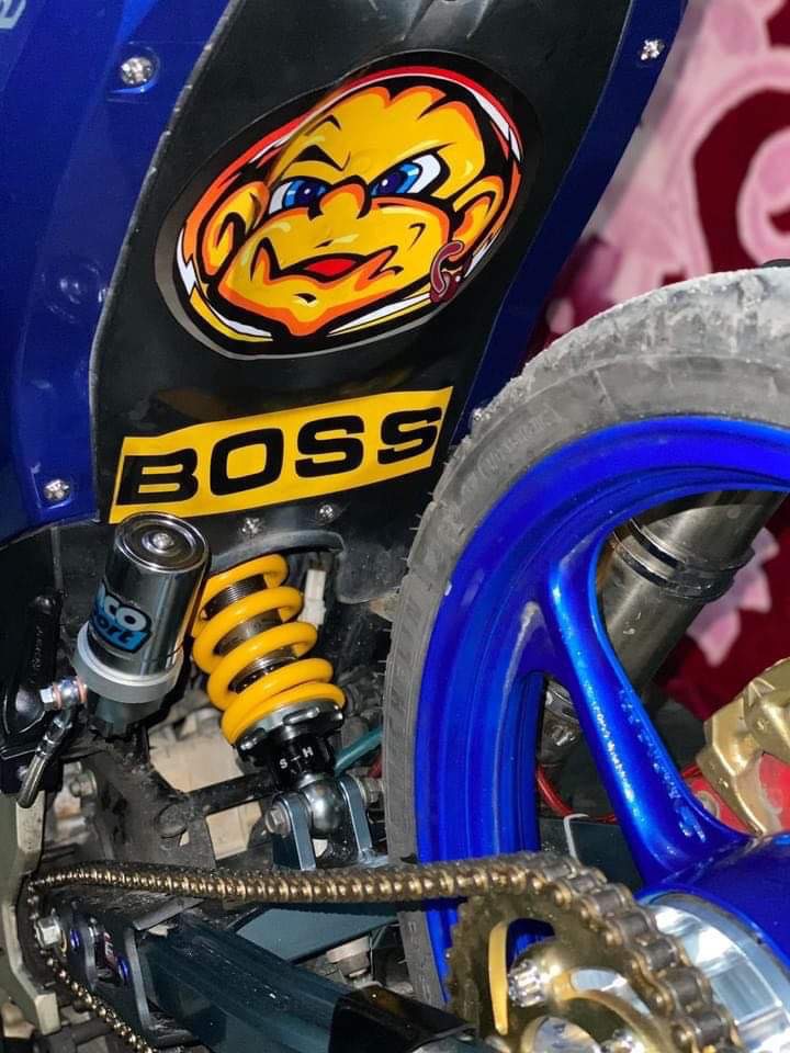 Tem decal mặt trời boss dán phía sau xe exciter